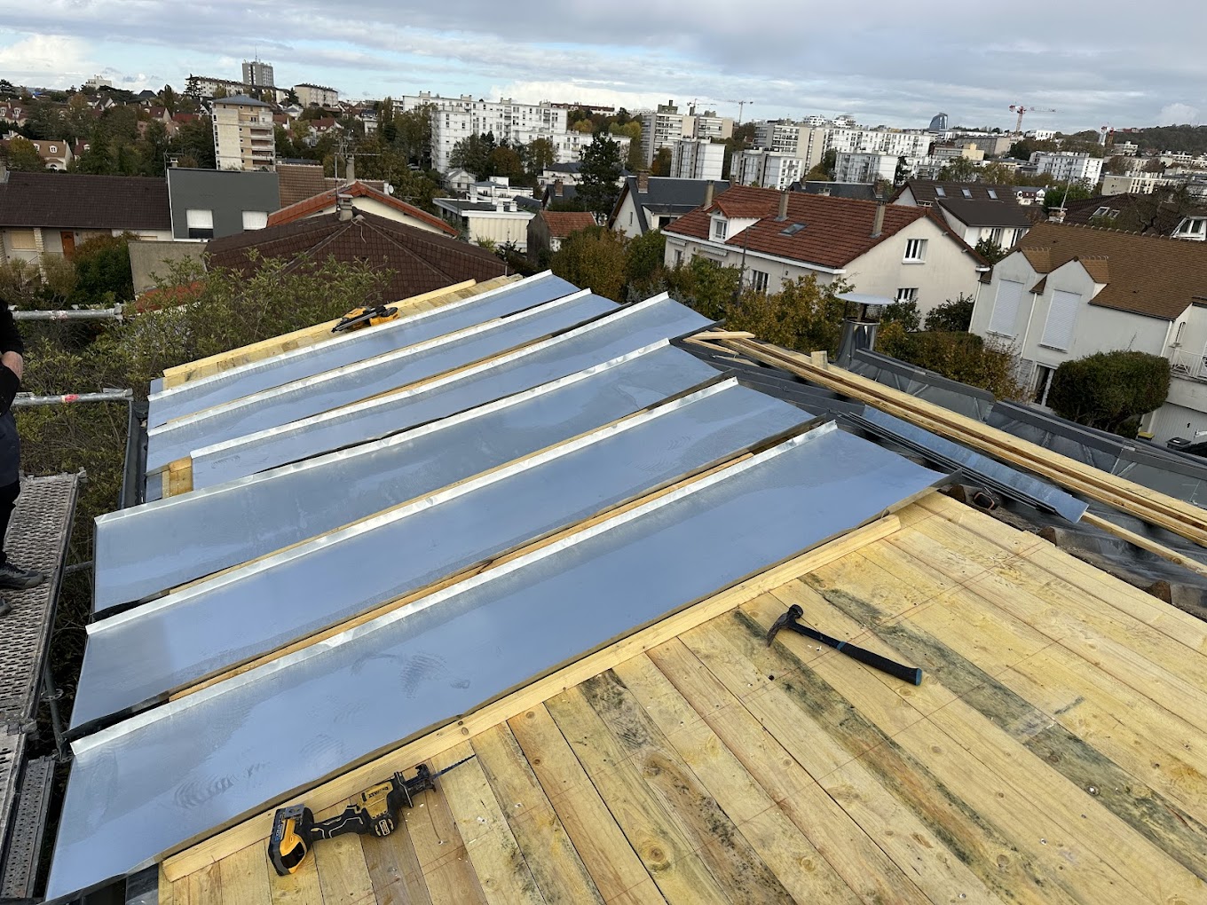 Alexandre Chavalier est une entreprise de couverture et rénovation située à Bois-d'Arcy (78390) dans les Yvelines (78).